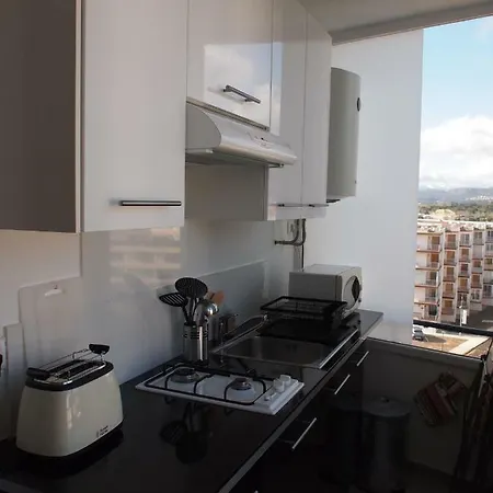 Miramar 37c * Roses